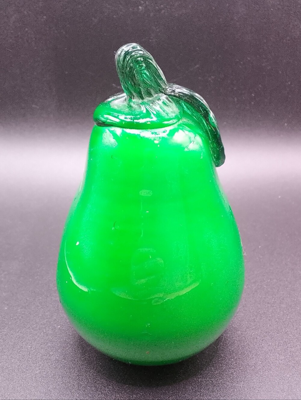 Vintage Green 🍐 Pear Art Glass Paperweight